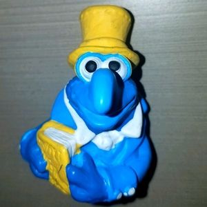 Vintage MUPPETS Gonzo Caroling Finger Puppet